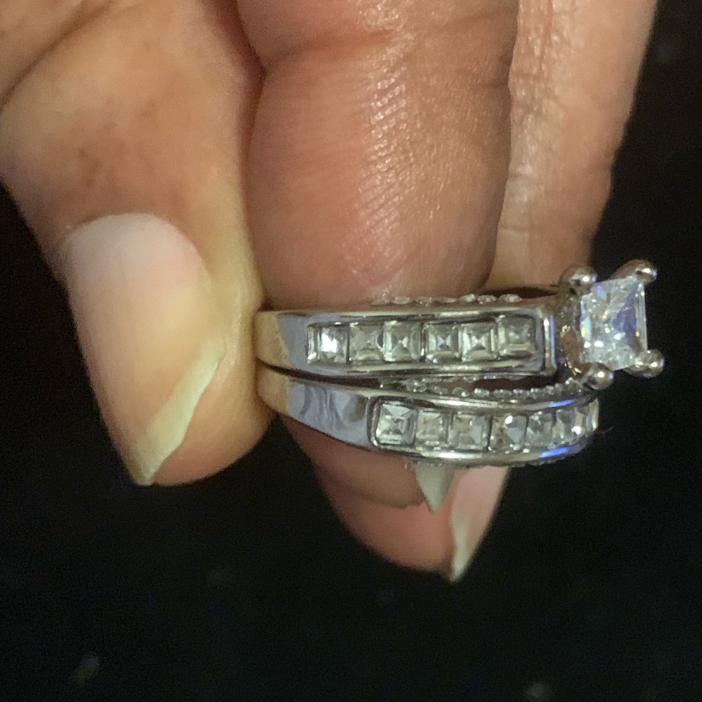 Ring - Picture 3 of 7